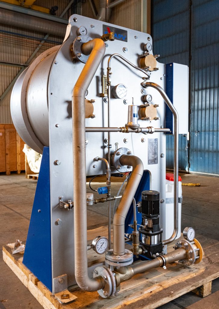 APV H 30-CE evaporator system with circulation pump and control cabinet