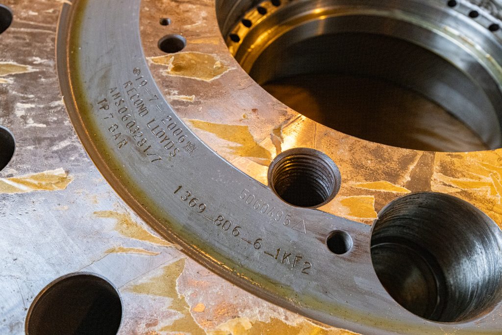 MAN S60MC cylinder cover Lloyds marking TR 7 bar